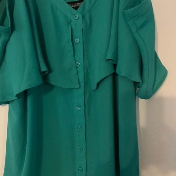 NWT New York & Company cold shoulder blouse - Picture 2 of 3